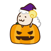 ハロウィンのカボチャに乗ったヒツジ