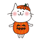 ハロウィンでカボチャの仮装をする白い猫