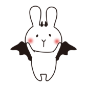 ハロウィンでコウモリの仮装をする白いうさぎ