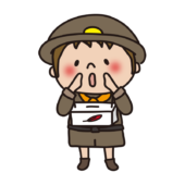 探検隊の格好をして募金活動をする子供（男の子1）