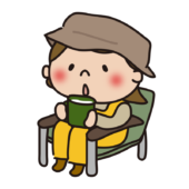 アウトドアチェアに座ってくつろぐ子供（女の子1）