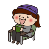 アウトドアチェアに座ってくつろぐ子供（女の子2）