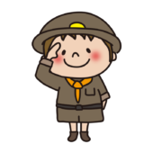 探検隊の格好をして敬礼する子供（男の子）