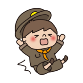 探検隊の格好をして尻もちをつく子供（男の子）