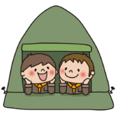テントでおしゃべりをする子供たち（男の子）