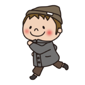 冬にニット帽をかぶって走っている子供（男の子）