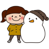 自分のニット帽をかぶせた雪だるまと子供