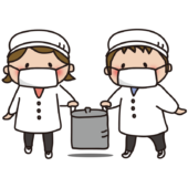 給食を運ぶ給食当番の子供たち