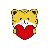 赤いハートを持ったチーター