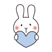 青いハートを持っている白いうさぎ