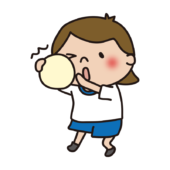 ドッジボールでボールをキャッチする子供（女の子）