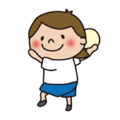 ドッジボールでボールを投げる子供（女の子）