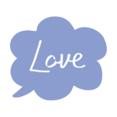 ふわふわの吹き出しの中にラブの文字（青）