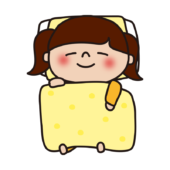 布団で眠る子供（女の子2）