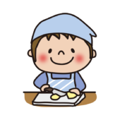 エプロンと三角巾をしてじゃがいもを切る子供（男の子1）
