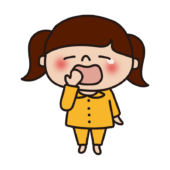 パジャマを着た眠そうな子供（女の子2）