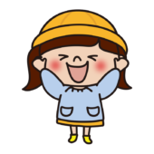 通園帽子をかぶってバンザイをするスモックを着た幼稚園児（女の子2）