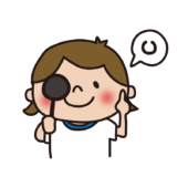 学校の健康診断で視力検査をする子供（女の子）