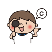 学校の健康診断で視力検査をする子供（男の子）