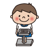 学校で体重測定をする子供（男の子）