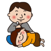 お父さんに耳かきしてもらう子供（男の子）
