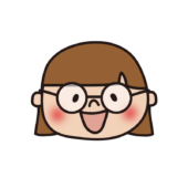 笑顔の眼鏡の女の子