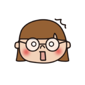 ビックリしている眼鏡の女の子