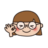 OKサインを出している眼鏡の女の子