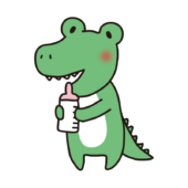 ミルクを飲む赤ちゃんワニ