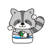 お皿洗いをするアライグマ