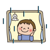 雨の日に窓から外を見つめる子供（男の子）