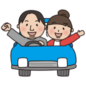 青い車でドライブする夫婦（正面）