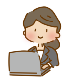 パソコン作業をするゆるくて可愛いスーツの女性