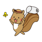 虫取り網で蝶を追いかけるリス