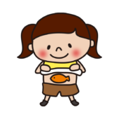 おへそに魚がついている子供（女の子）