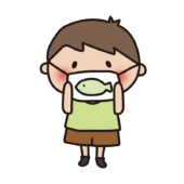 魚のマスクをつける子供（男の子）