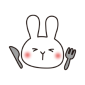 フォークとナイフを持っている白いうさぎ