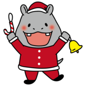 サンタの衣装でクリスマスの飾りつけをするカバ