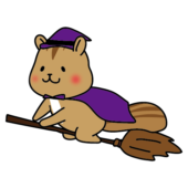 魔女の仮装でほうきに乗るリス