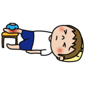 腫れた足を冷やしている子供（男の子）