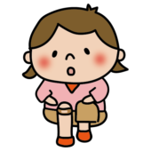 膝に絆創膏を貼った子供（女の子）