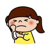 ケガした肘を圧迫止血する子供（女の子）