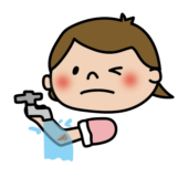 腕のケガを流水で洗っている子供（女の子）