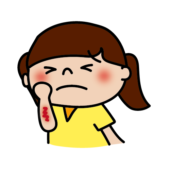 肘をケガして痛がる子供（女の子）