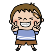 おでこに絆創膏を貼った子供（男の子）