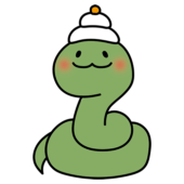 頭に鏡餅を置いているヘビ