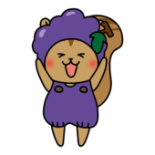 葡萄のかぶり物をしているリス