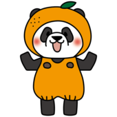 みかんのかぶり物をしているパンダ