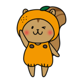 みかんのかぶり物をしているリス