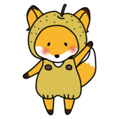 梨のかぶり物をしているキツネ
